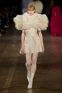 00016-alexander-mcqueen-fall-2025-ready-to-wear-credit-gorunway.jpg