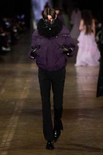 00024-alexander-mcqueen-fall-2025-ready-to-wear-credit-gorunway.jpg