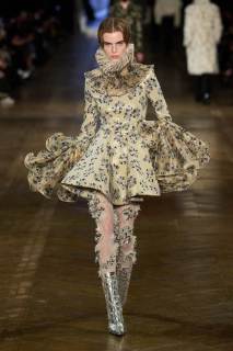 00039-alexander-mcqueen-fall-2025-ready-to-wear-credit-gorunway.jpg