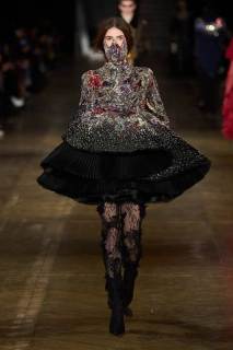 00047-alexander-mcqueen-fall-2025-ready-to-wear-credit-gorunway.jpg