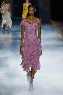 00018-alexander-mcqueen-spring-2025-ready-to-wear-credit-gorunway.jpg