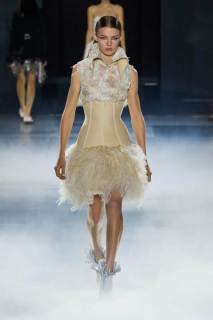 00037-alexander-mcqueen-spring-2025-ready-to-wear-credit-gorunway.jpg