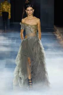 00043-alexander-mcqueen-spring-2025-ready-to-wear-credit-gorunway.jpg