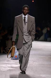 00005-bottega-veneta-spring-2025-ready-to-wear-credit-gorunway.jpg