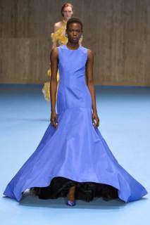 00053-carolina-herrera-spring-2025-ready-to-wear-credit-gorunway.jpg