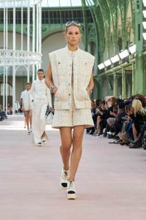 00014-chanel-spring-2025-ready-to-wear-credit-gorunway.jpg