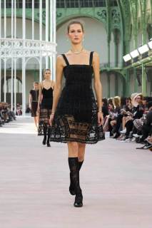 00045-chanel-spring-2025-ready-to-wear-credit-gorunway.jpg