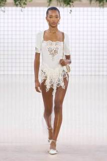 00006-chloe-spring-2025-ready-to-wear-credit-gorunway.jpg