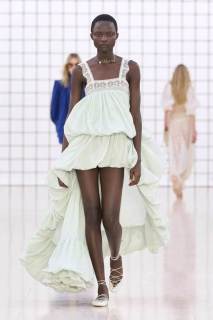 00010-chloe-spring-2025-ready-to-wear-credit-gorunway.jpg