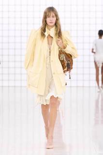 00015-chloe-spring-2025-ready-to-wear-credit-gorunway.jpg