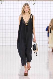 00020-chloe-spring-2025-ready-to-wear-credit-gorunway.jpg