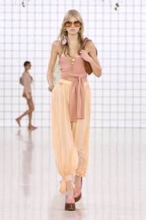 00044-chloe-spring-2025-ready-to-wear-credit-gorunway.jpg