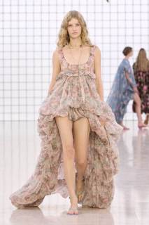 00064-chloe-spring-2025-ready-to-wear-credit-gorunway.jpg