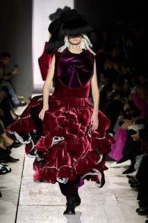 00007-comme-des-garcons-fall-2025-ready-to-wear-credit-gorunway.jpg