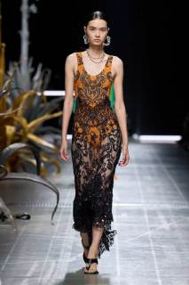 00004-etro-spring-2025-ready-to-wear-credit-gorunway.jpg