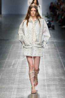 00003-ermanno-scervino-spring-2025-ready-to-wear-credit-gorunway.jpg