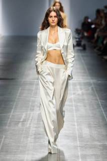 00018-ermanno-scervino-spring-2025-ready-to-wear-credit-gorunway.jpg