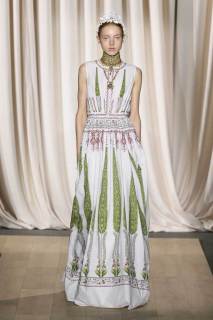 00006-giambattista-valli-spring-2024-ready-to-wear-credit-gorunway