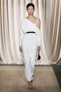 00008-giambattista-valli-spring-2024-ready-to-wear-credit-gorunway