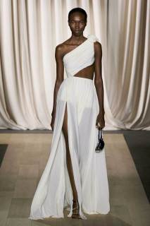 00024-giambattista-valli-spring-2024-ready-to-wear-credit-gorunway