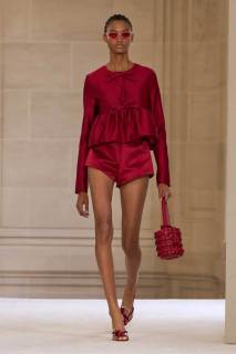 00002-giambattista-valli-spring-2025-ready-to-wear-credit-gorunway.jpg