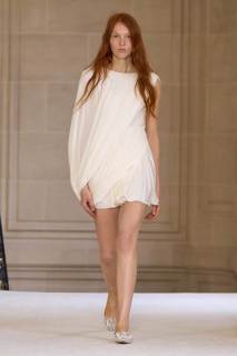 00005-giambattista-valli-spring-2025-ready-to-wear-credit-gorunway.jpg