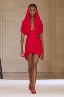 00009-giambattista-valli-spring-2025-ready-to-wear-credit-gorunway.jpg