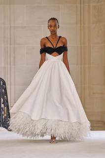 00016-giambattista-valli-spring-2025-ready-to-wear-credit-gorunway.jpg