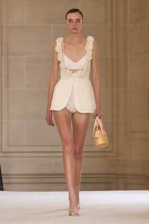 00023-giambattista-valli-spring-2025-ready-to-wear-credit-gorunway.jpg