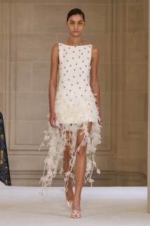 00038-giambattista-valli-spring-2025-ready-to-wear-credit-gorunway.jpg