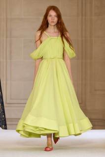 00042-giambattista-valli-spring-2025-ready-to-wear-credit-gorunway.jpg