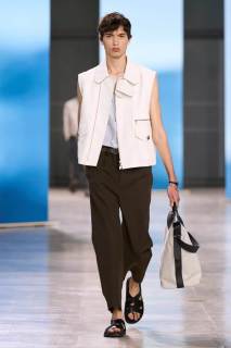 00005-hermes-spring-2025-menswear-credit-gorunway.jpg