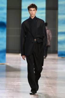 00048-hermes-spring-2025-menswear-credit-gorunway.jpg