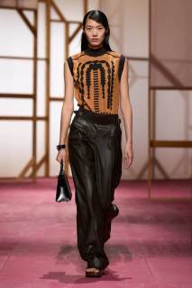 00047-hermes-spring-2025-ready-to-wear-credit-gorunway.jpg