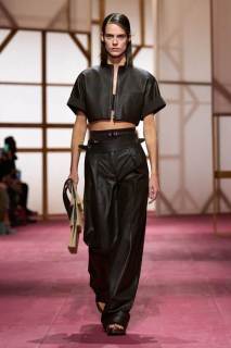 00051-hermes-spring-2025-ready-to-wear-credit-gorunway.jpg