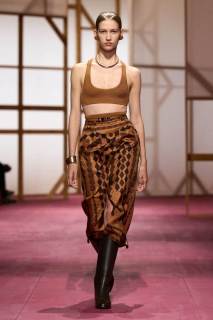 00054-hermes-spring-2025-ready-to-wear-credit-gorunway.jpg