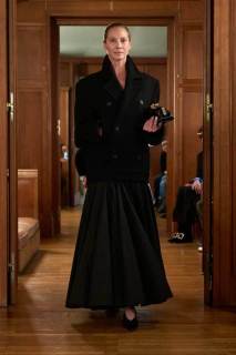 00002-jacquemus-spring-2025-ready-to-wear-credit-gorunway-jpg.webp_
