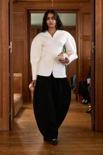 00011-jacquemus-spring-2025-ready-to-wear-credit-gorunway-jpg.webp_
