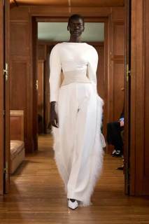 00014-jacquemus-spring-2025-ready-to-wear-credit-gorunway-jpg.webp_