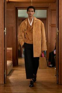 00025-jacquemus-spring-2025-ready-to-wear-credit-gorunway-jpg.webp_