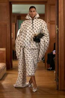 00028-jacquemus-spring-2025-ready-to-wear-credit-gorunway-jpg.webp_