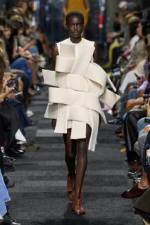 00029-jw-anderson-spring-2025-ready-to-wear-credit-gorunway.jpg