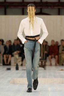 00028-loewe-spring-2025-menswear-credit-gorunway.jpg