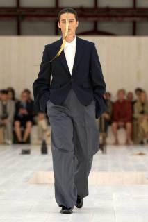 00034-loewe-spring-2025-menswear-credit-gorunway.jpg