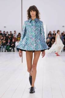 00020-loewe-spring-2025-ready-to-wear-credit-gorunway.jpg