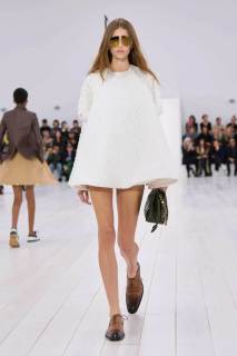 00024-loewe-spring-2025-ready-to-wear-credit-gorunway.jpg