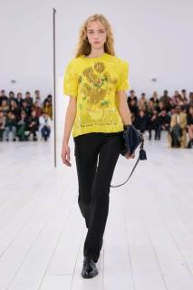 00028-loewe-spring-2025-ready-to-wear-credit-gorunway.jpg