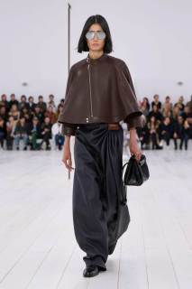 00039-loewe-spring-2025-ready-to-wear-credit-gorunway.jpg