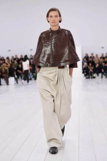 00043-loewe-spring-2025-ready-to-wear-credit-gorunway.jpg