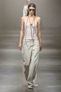 00025-mm6-maison-margiela-spring-2025-ready-to-wear-credit-gorunway.jpg